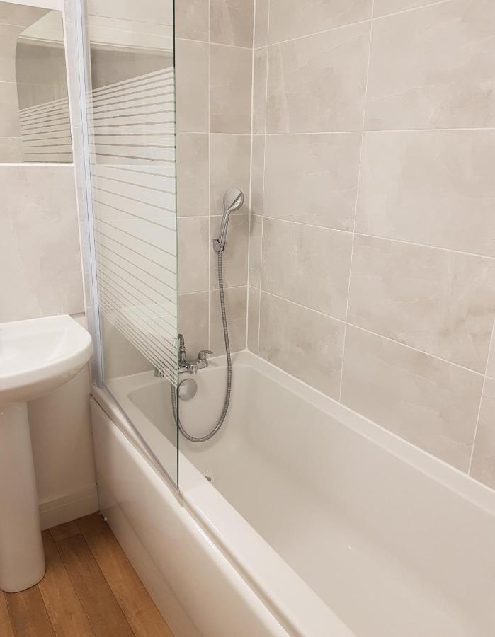 Ybc Court, Aldershotアパートメント エクステリア 写真