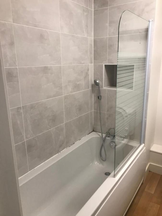 Ybc Court, Aldershotアパートメント エクステリア 写真